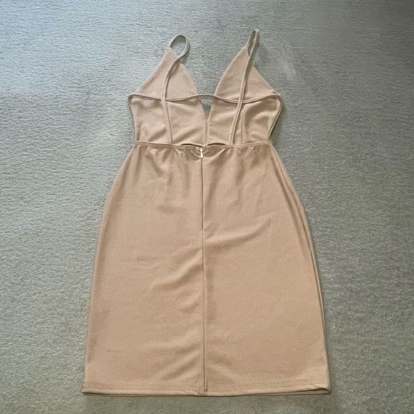 MISSGUIDED extreme plunge body con dress size 4 taupe new with tags - Picture 4 of 10
